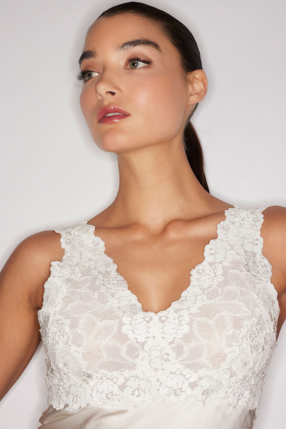 NATORI Buy Rose Parfait Lace V-Neck Chemise in Warm White Online