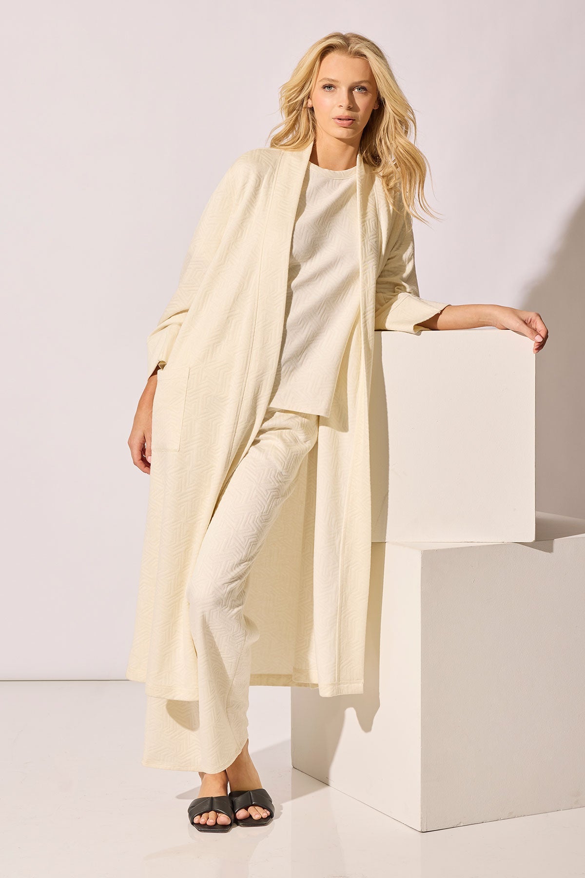 NATORI Quilted Geo Knit Jacquard Robe