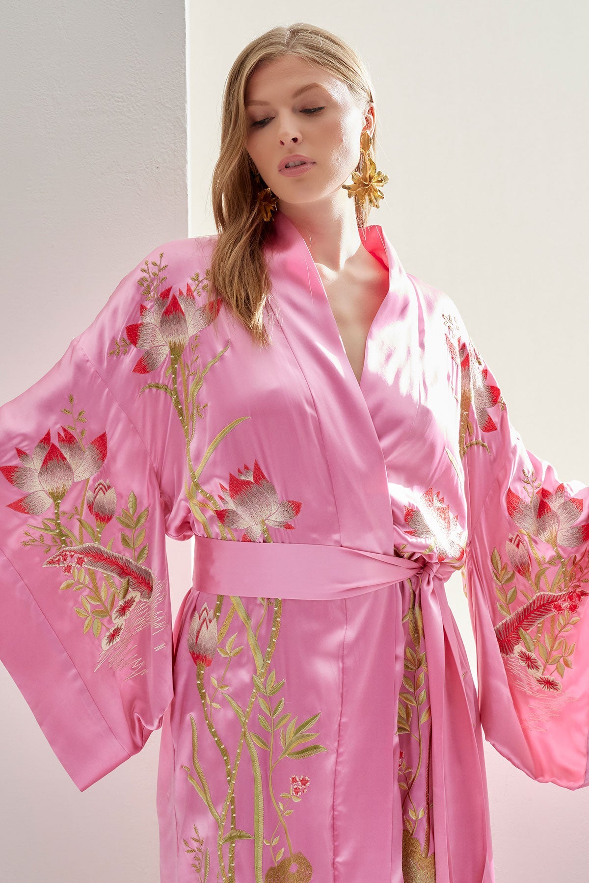 NATORI Couture Lotus Embroidered Silk Robe