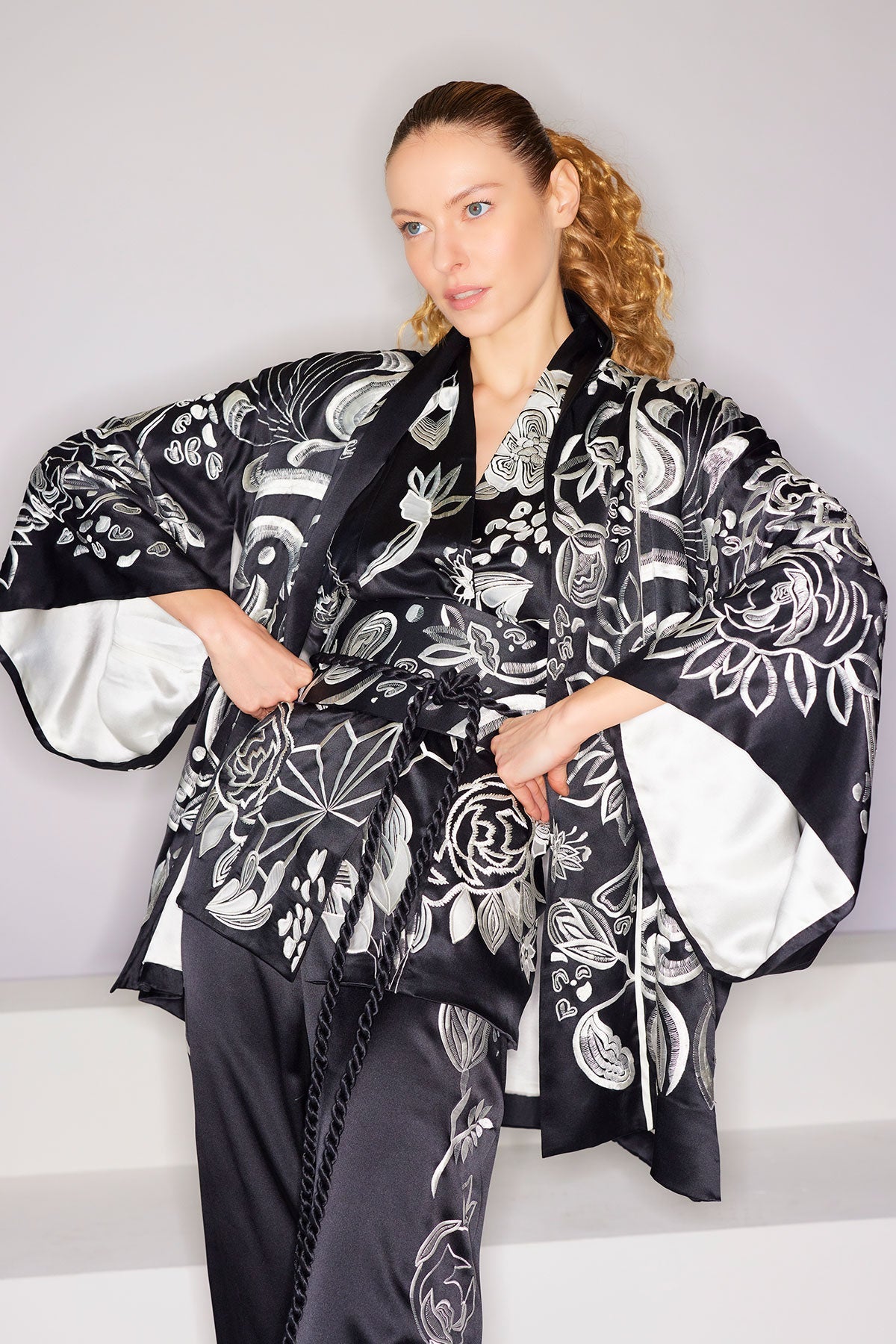 NATORI Couture Nouveau Embroidered Silk Vest