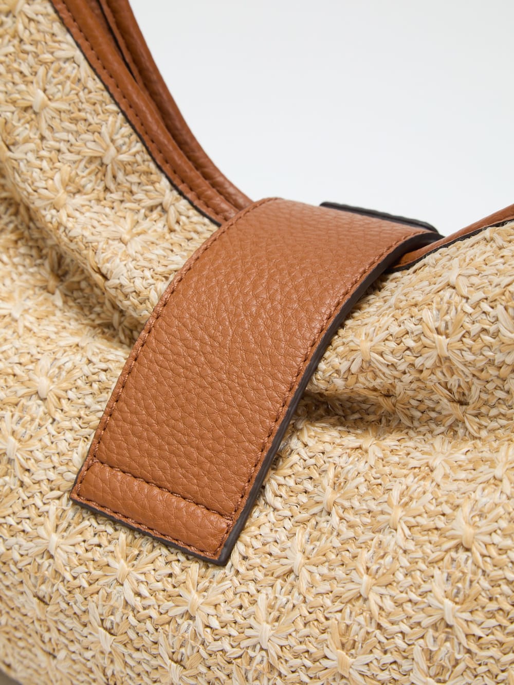 Camden Shoulder Bag - Guess