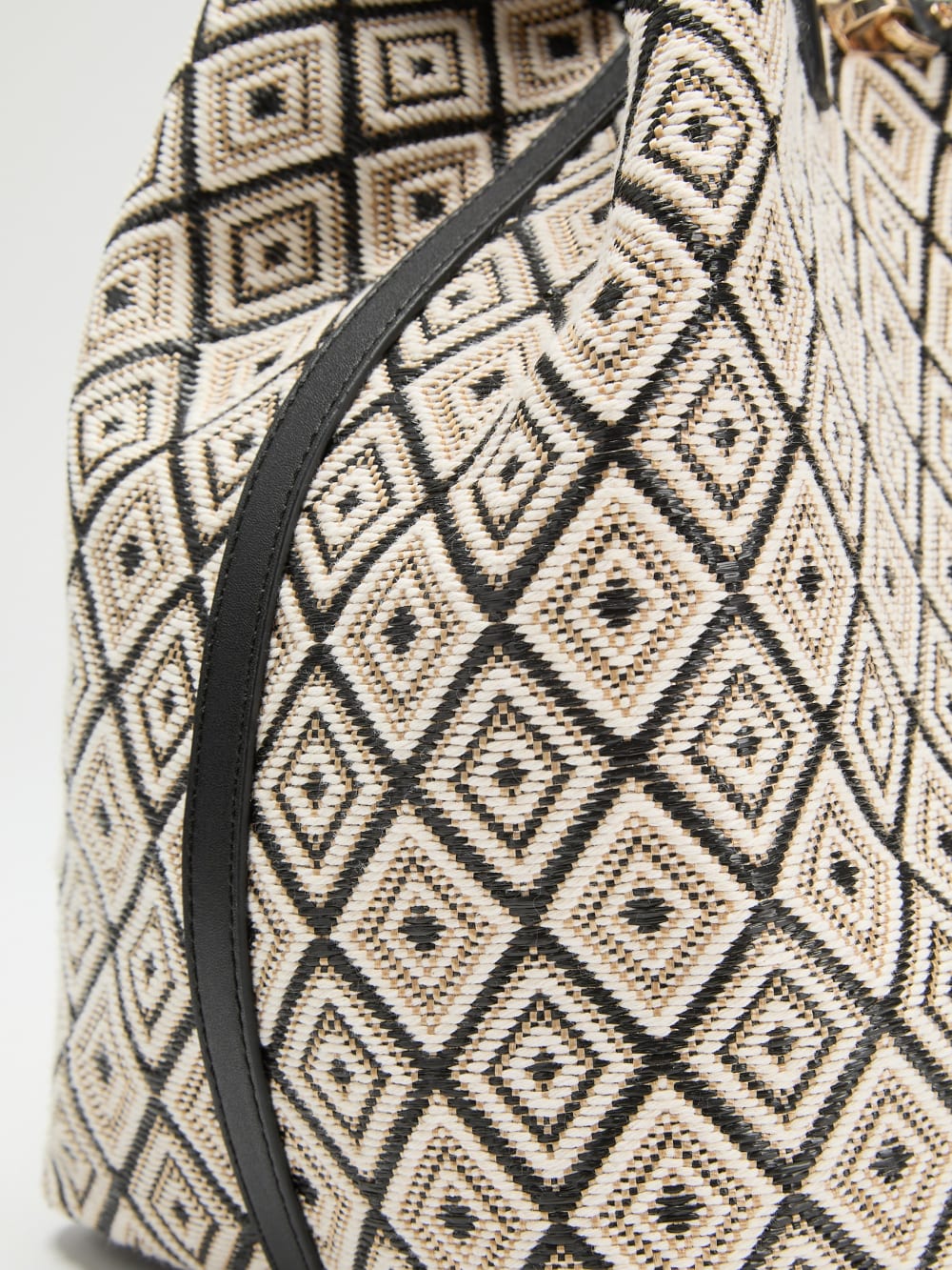 Sophia Shopper - Guess