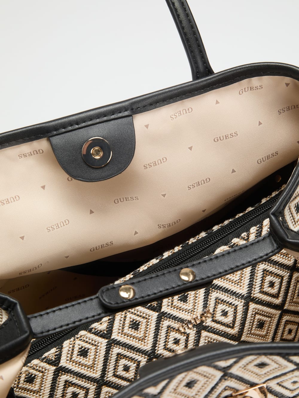 Sophia Shopper - Guess