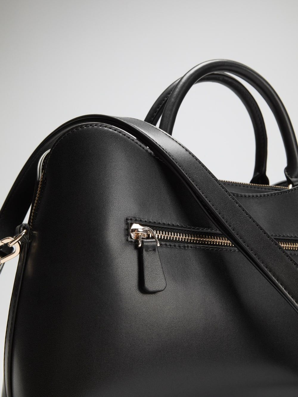 Janie Logo Handbag - Guess