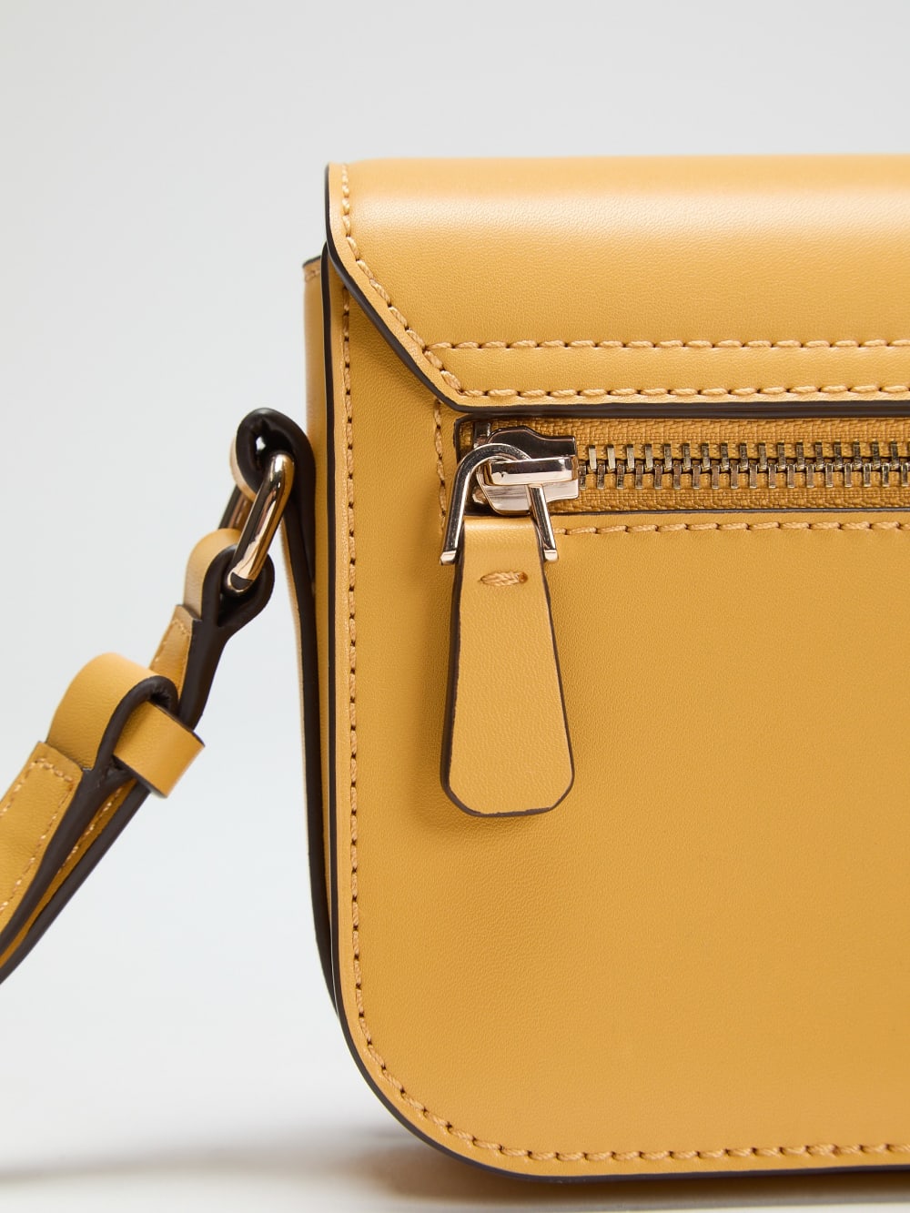 Janie Logo Crossbody Bag - Guess