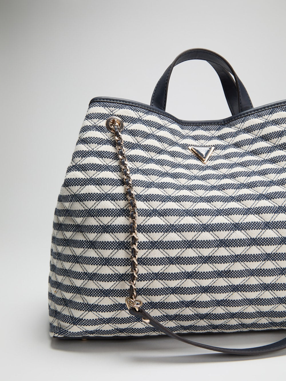 Giully Shopper - Guess
