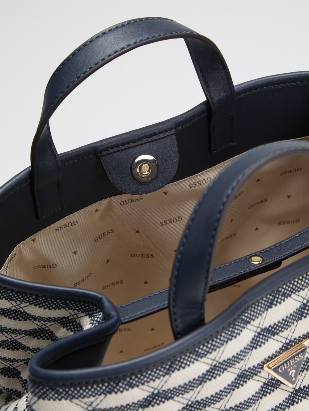 Giully Shopper - Guess