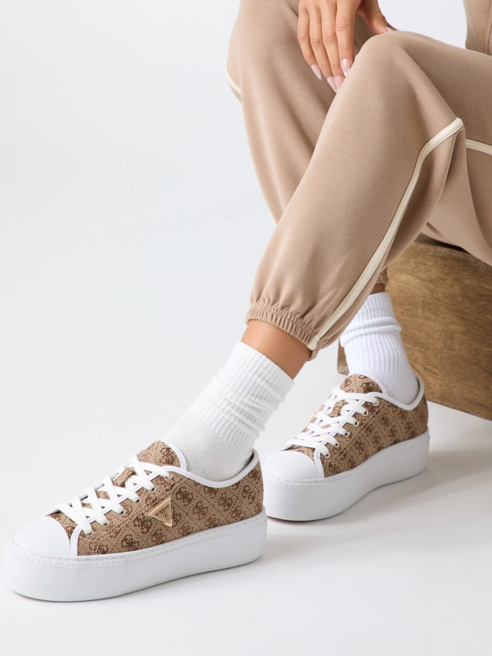 Joezi Logo Sneakers - Guess
