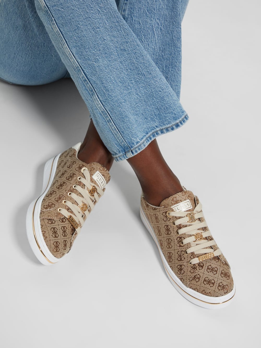 Stasey Quattro G Low-Top Sneakers - Guess
