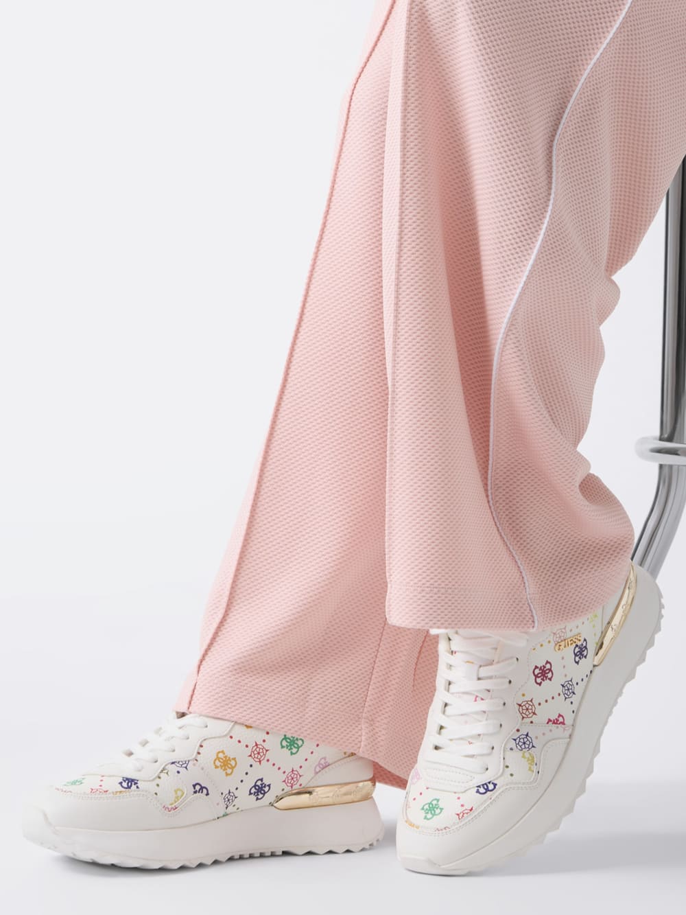 Vinsa Logo Running Shoes - Guess