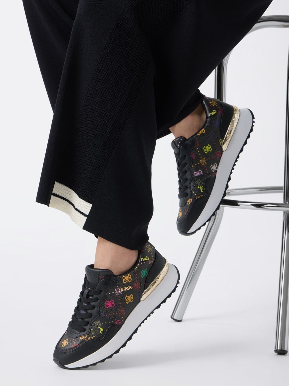Vinsa Logo Running Shoes - Guess
