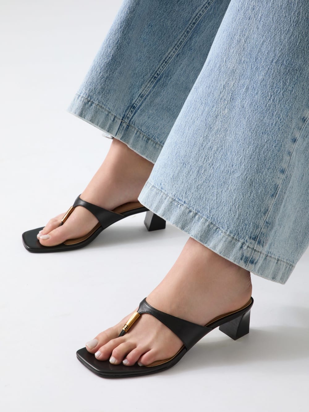 Yaiza Leather Sandals - Guess