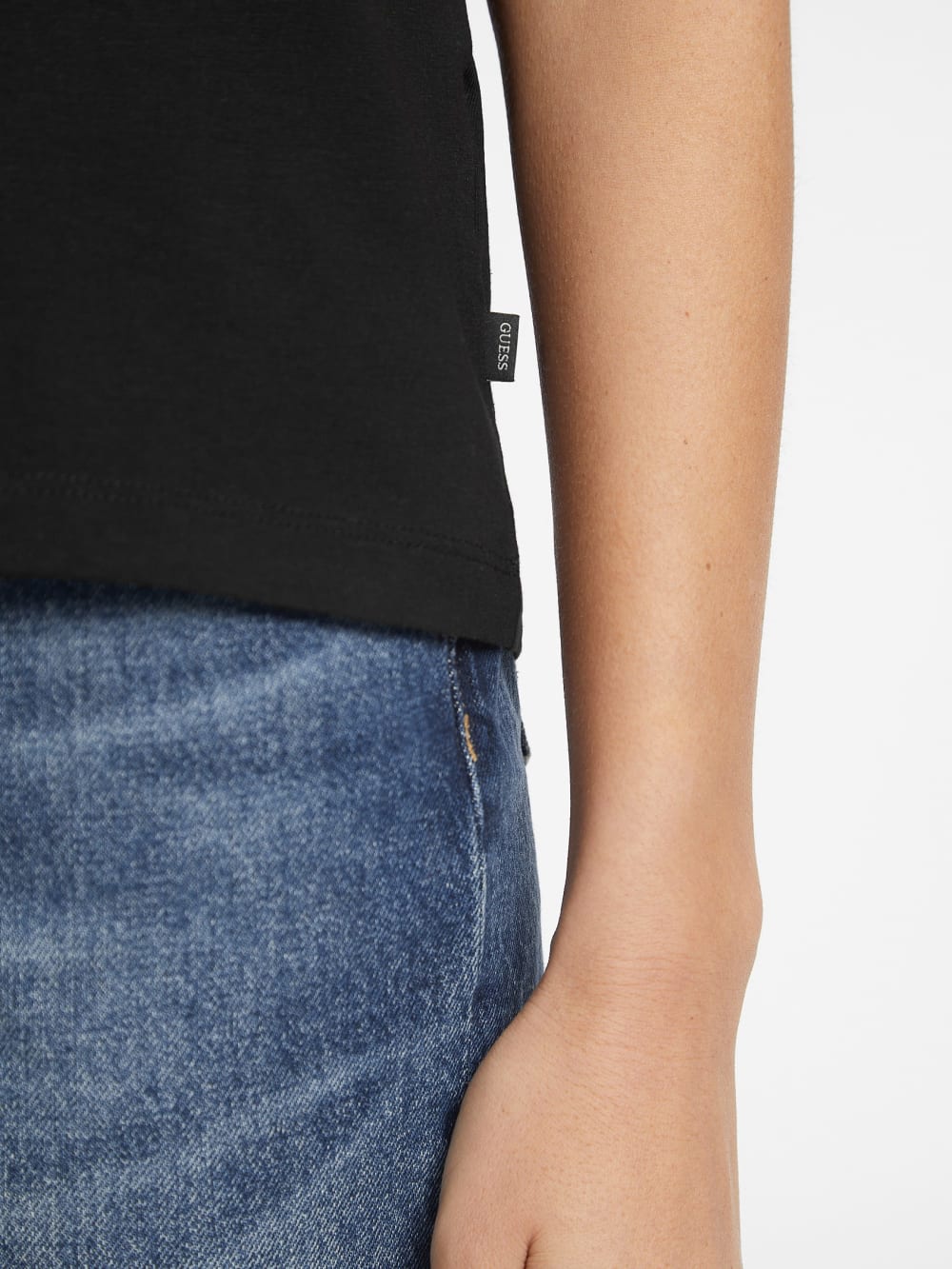 Classic Mini Triangle Tee - Guess