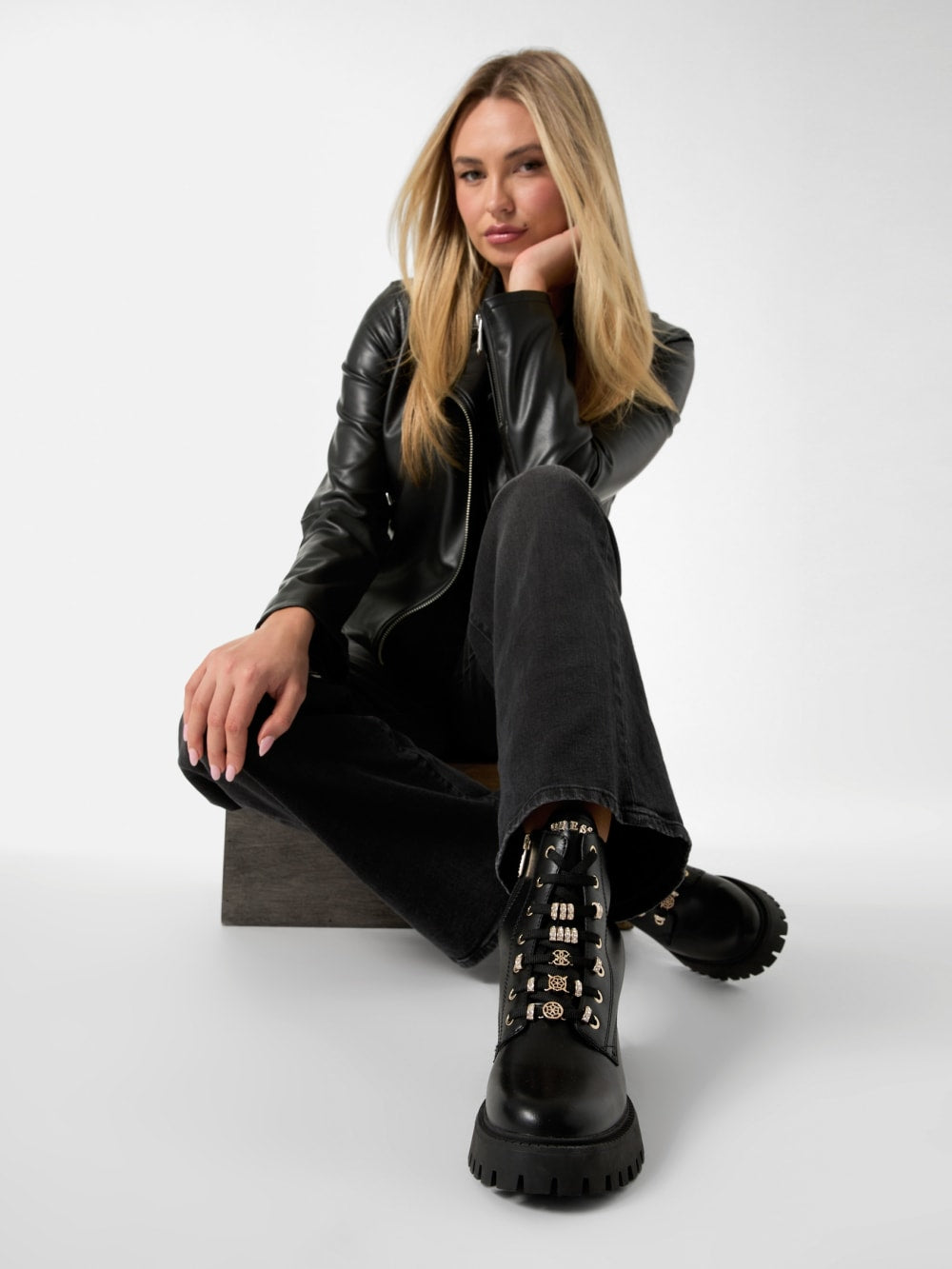 Fionaa Lug Boots - Guess