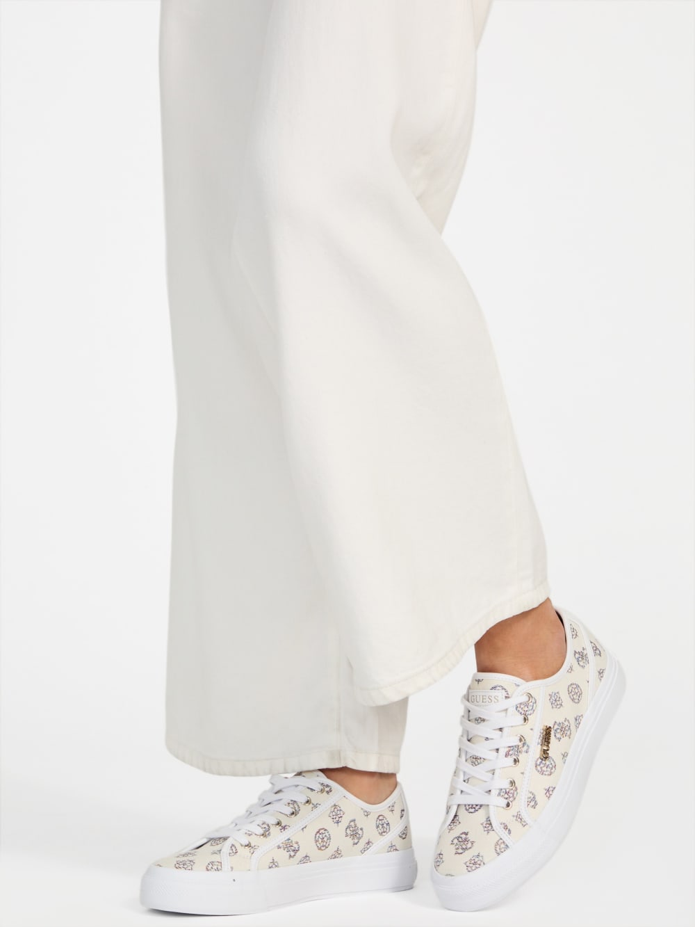 Jelexa Peony Canvas Sneakers - Guess