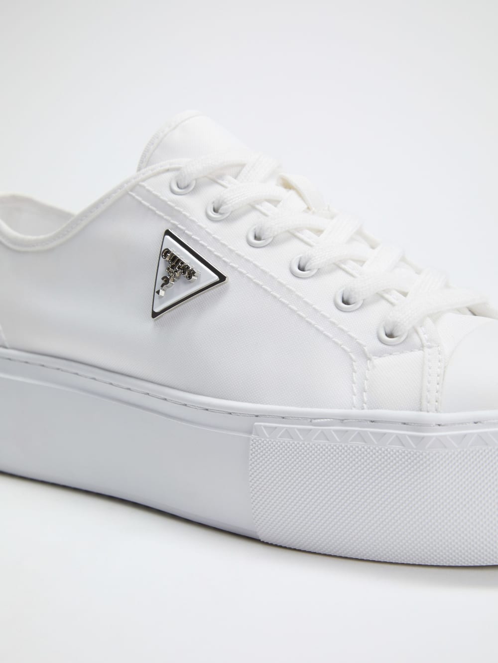Joezi Low-Top Flatform Sneakers - Guess