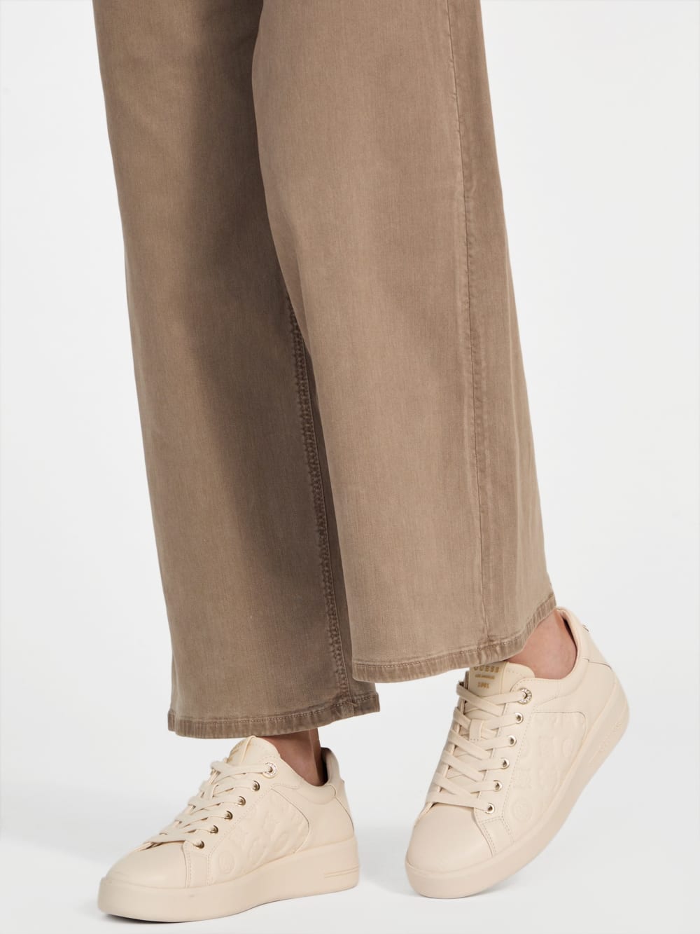 Ronii Debossed Peony Low-Top Sneakers - Guess