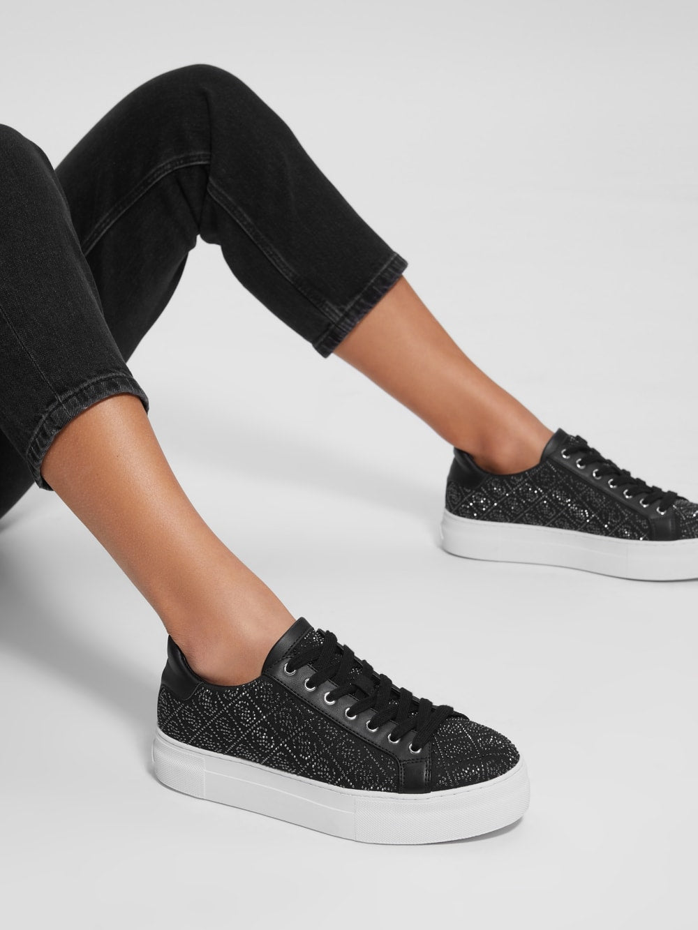 Gelsen Rhinestone Logo Low-Top Sneakers - Guess