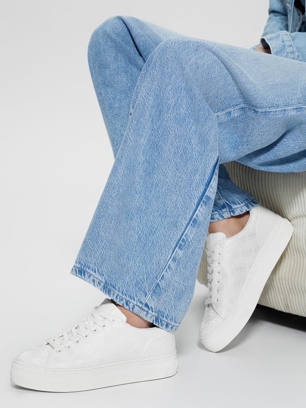 Giaa Logo Print Low-Top Sneakers - Guess