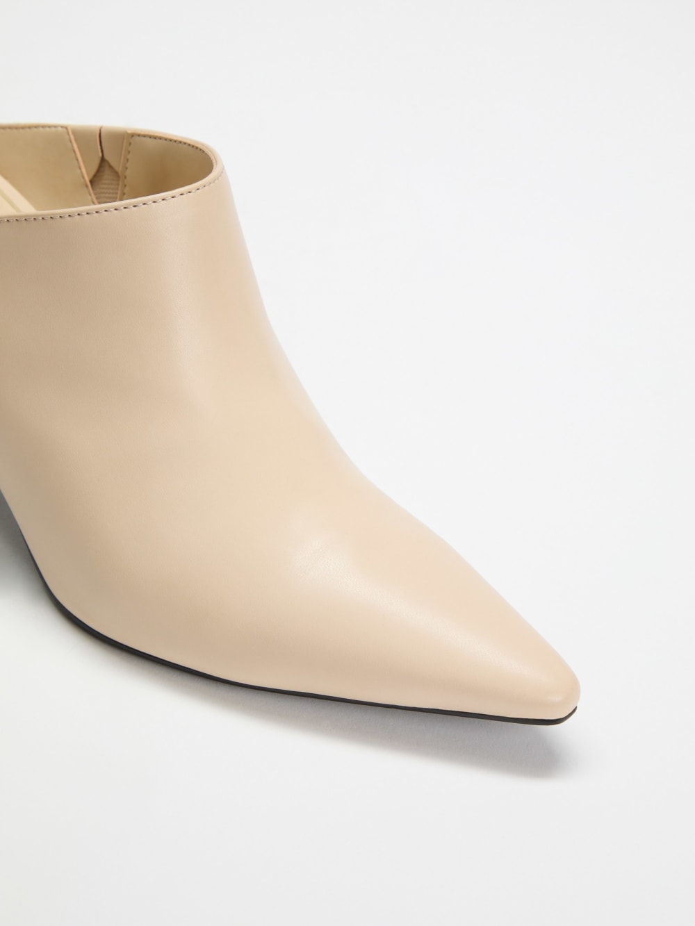 Pacon Stiletto Mules - Guess