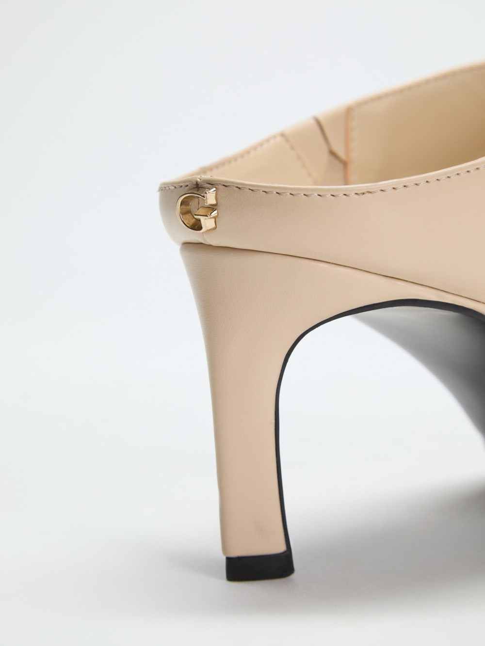 Pacon Stiletto Mules - Guess