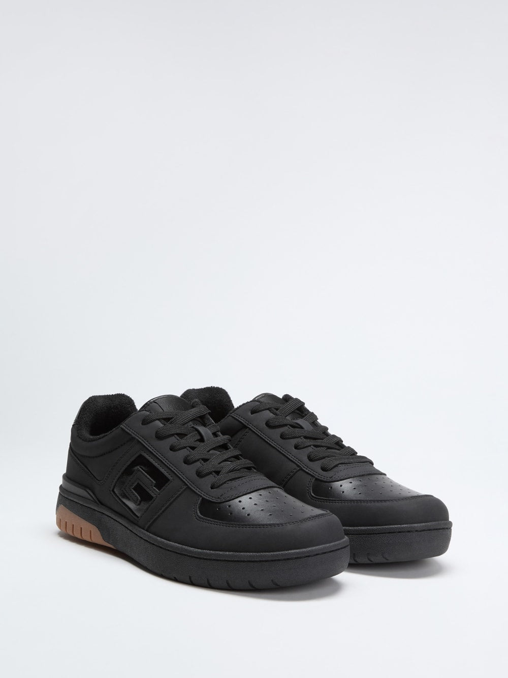Nastele Signature G Sneakers - Guess