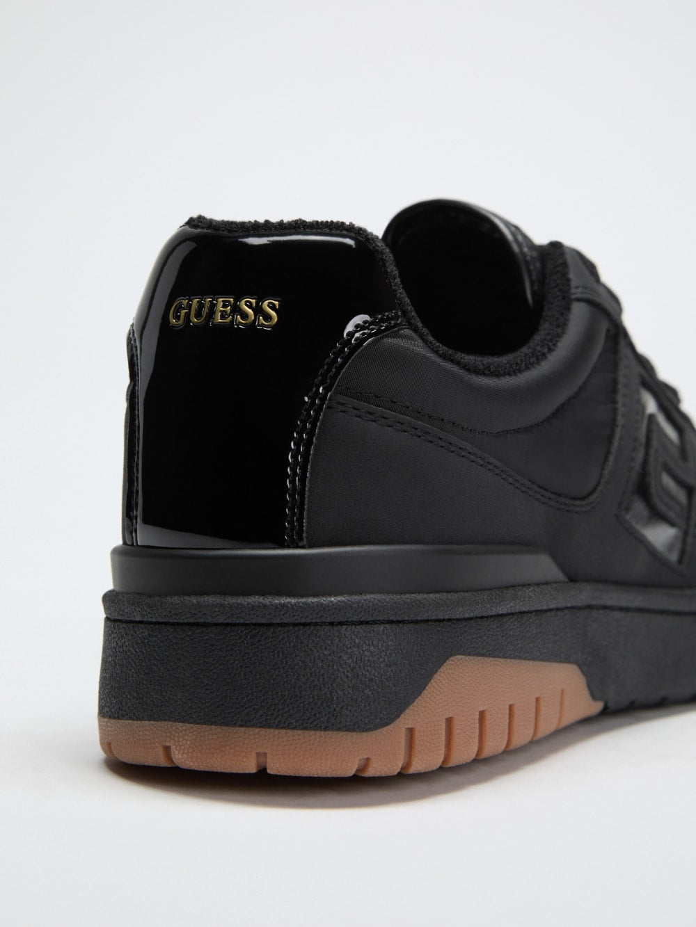 Nastele Signature G Sneakers - Guess