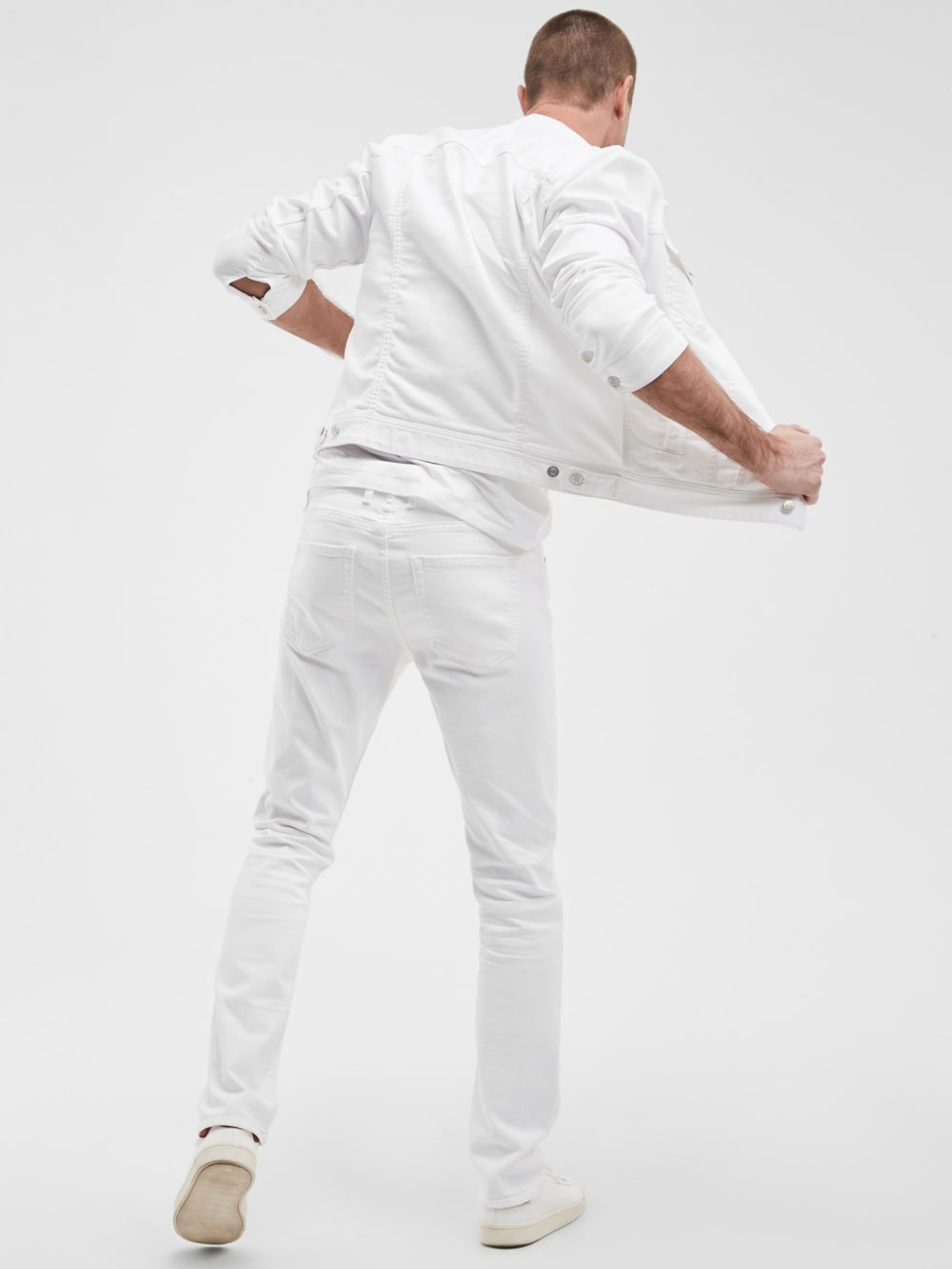 Eco Finnley Slim-Fit Tapered Jeans - Guess