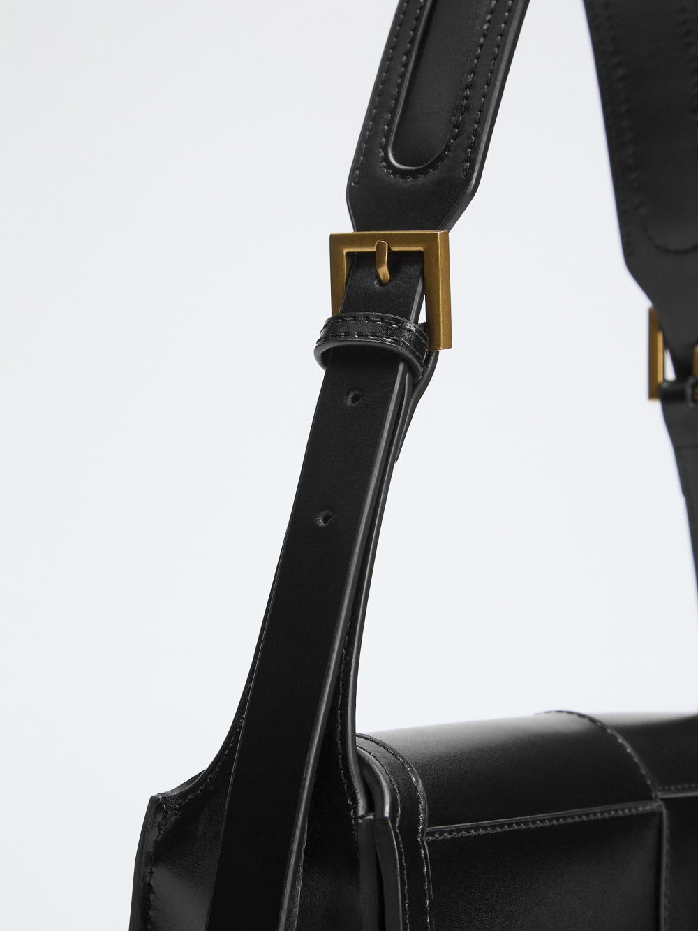 Isa Convertible Leather Bag - Guess