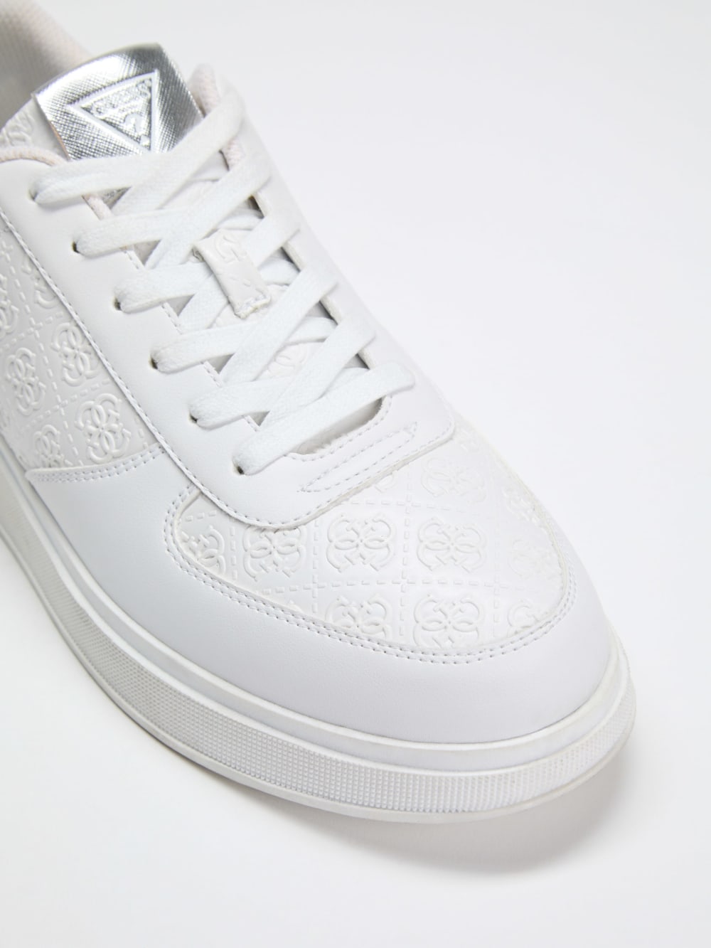Wulfred Embossed Low-Top Sneakers - Guess