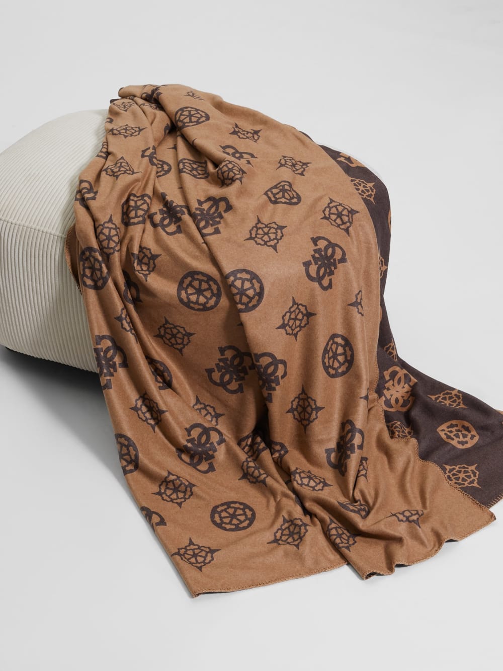 Fleece Peony Blanket - Guess