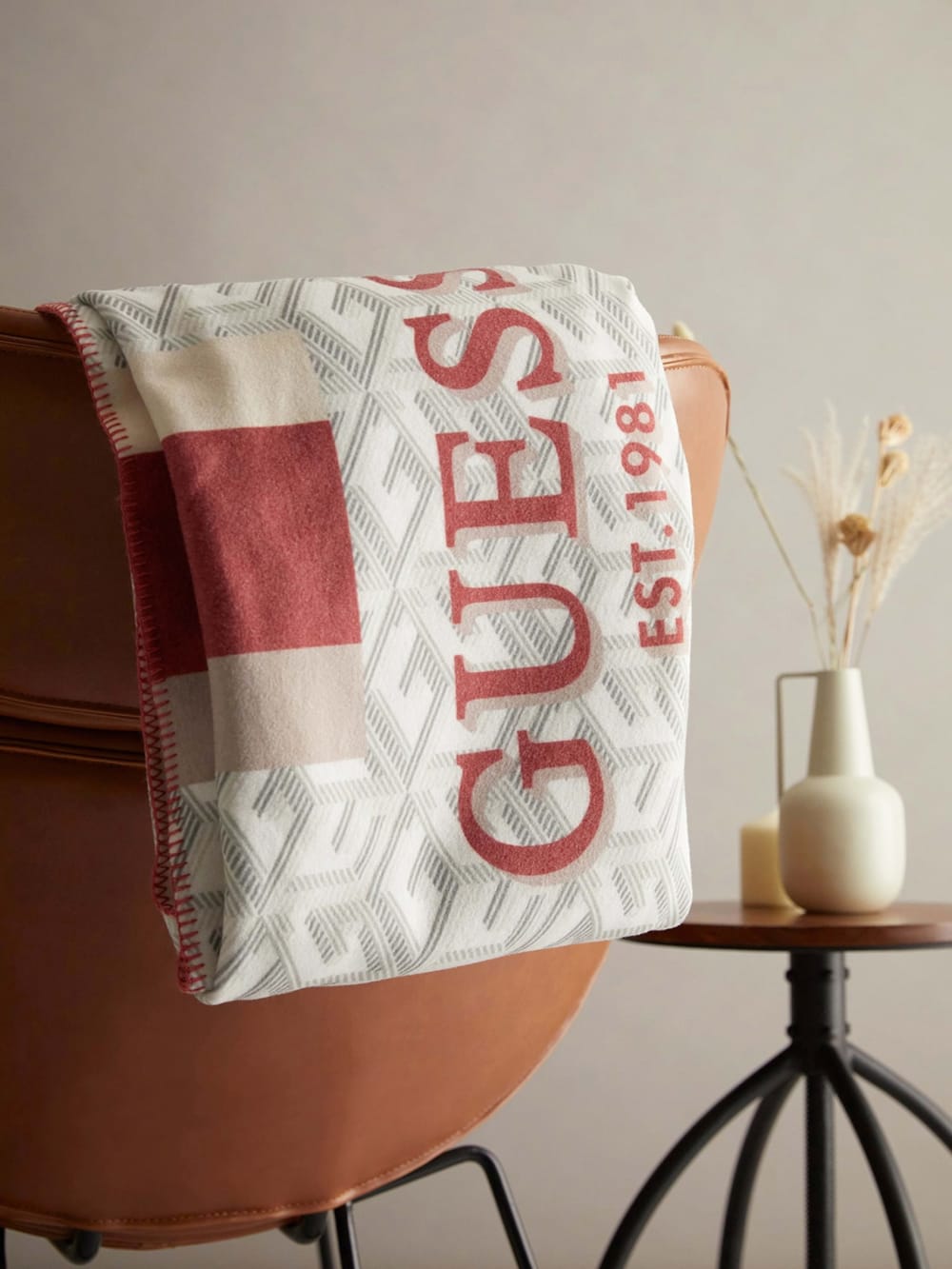 Fleece G Cube Blanket - Guess