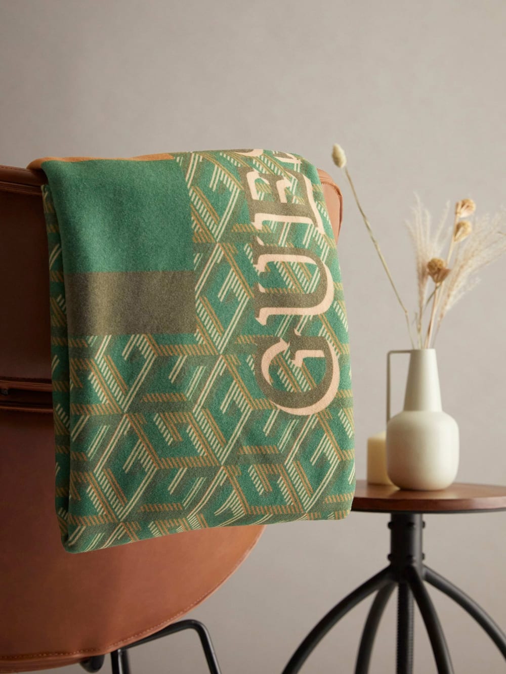 Fleece G Cube Blanket - Guess