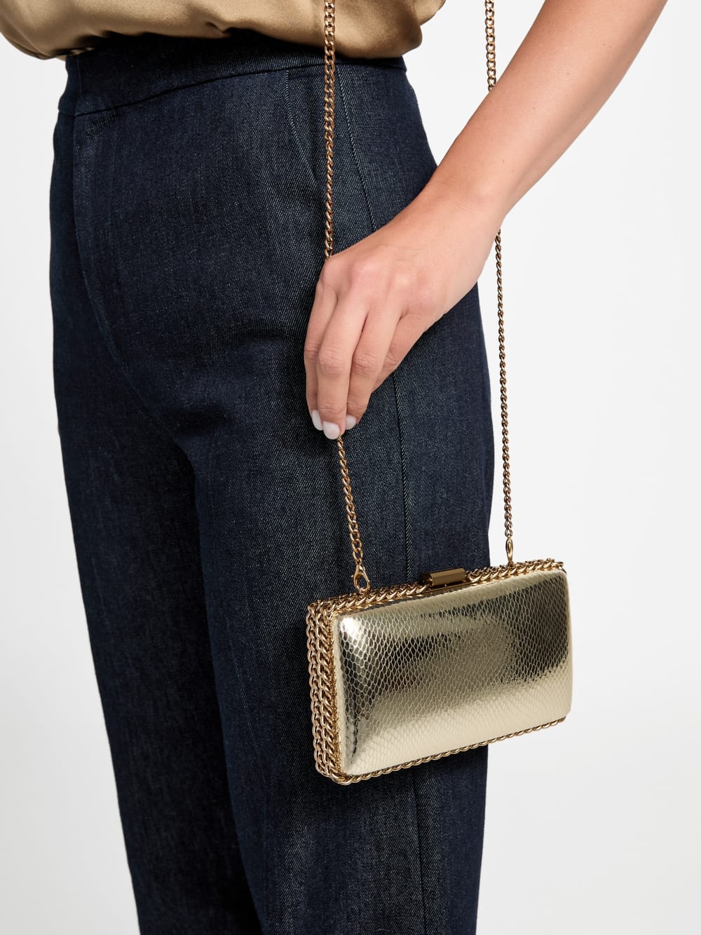 Wrap-Around Chain Clutch - Guess