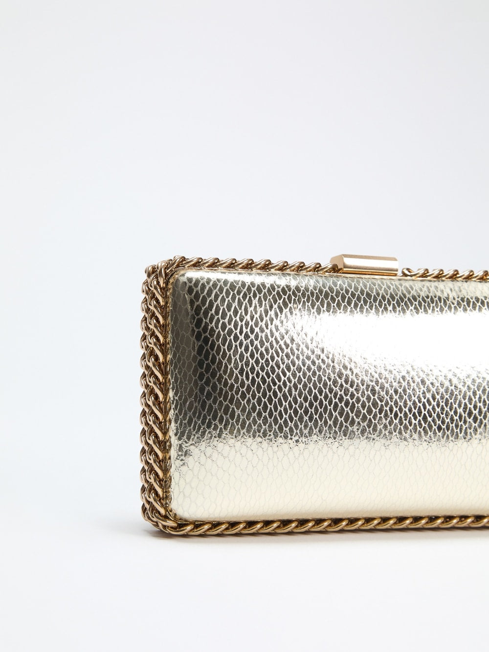 Wrap-Around Chain Clutch - Guess