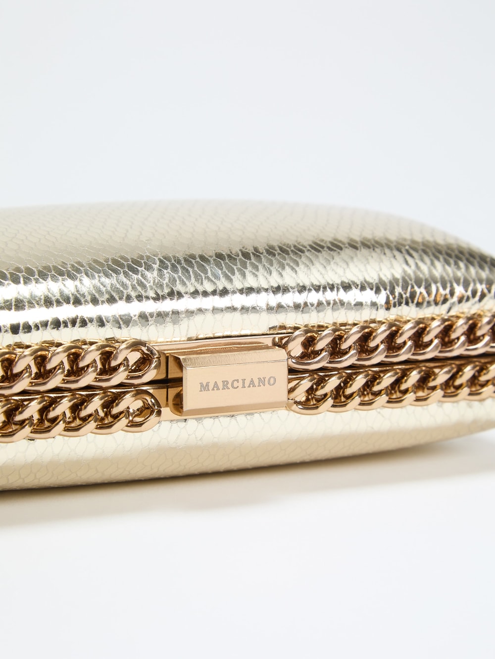 Wrap-Around Chain Clutch - Guess