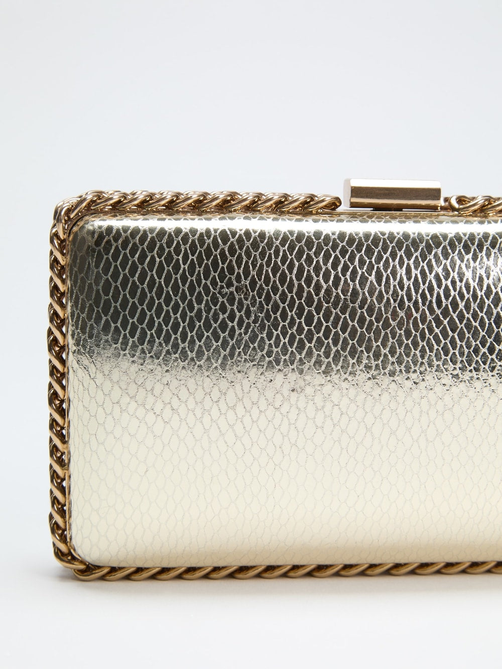 Wrap-Around Chain Clutch - Guess
