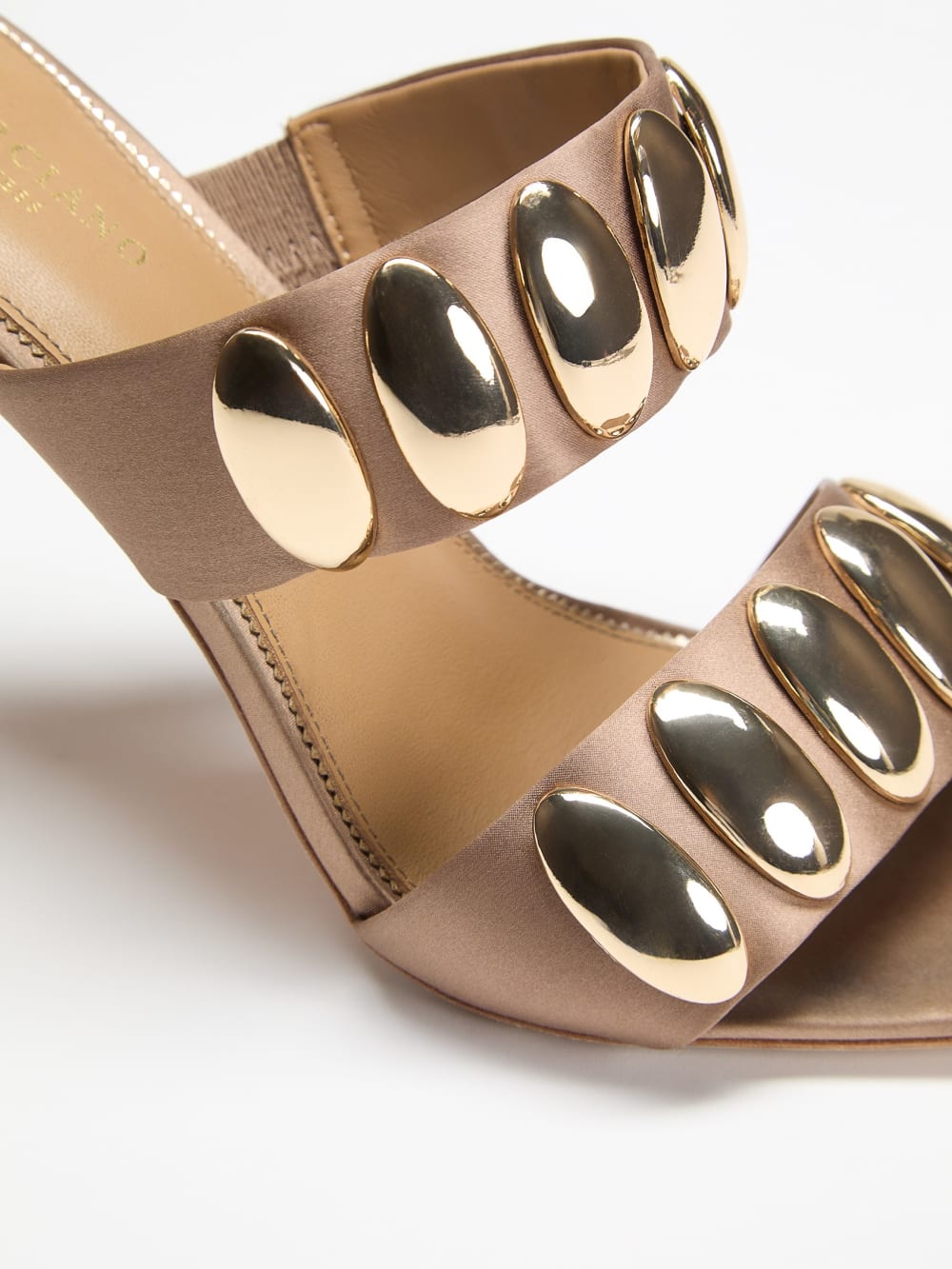 Myra Button Mule - Guess