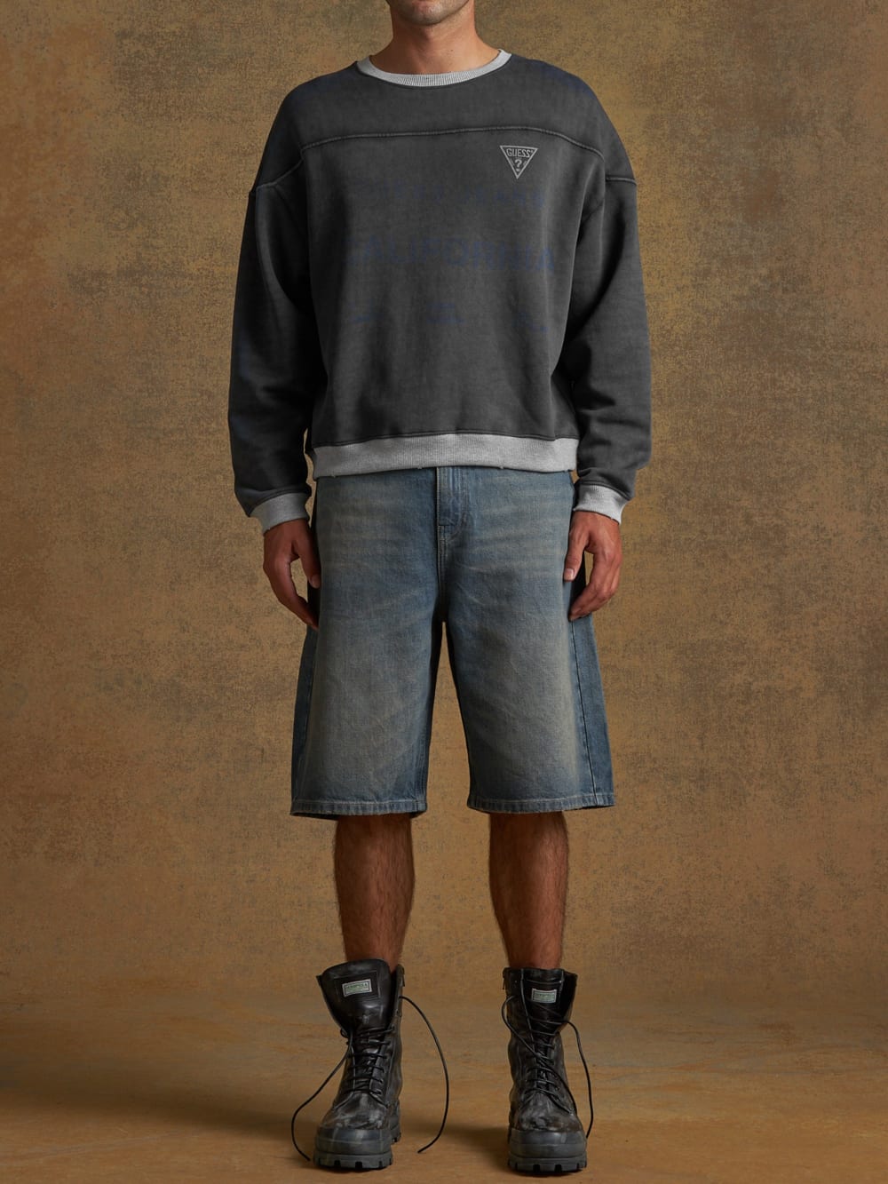 aged triangle crewneck - Guess