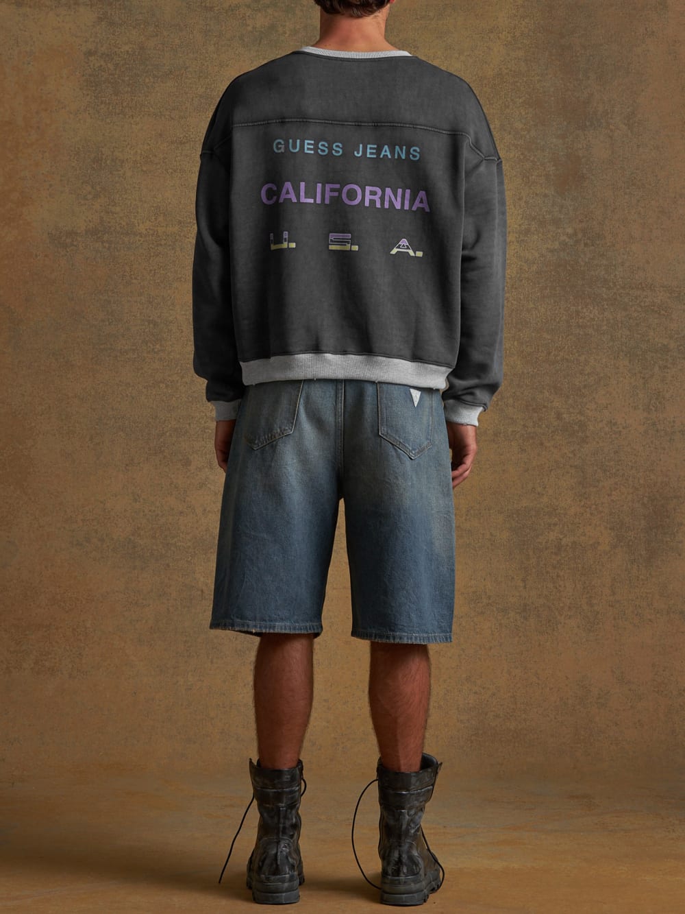aged triangle crewneck - Guess