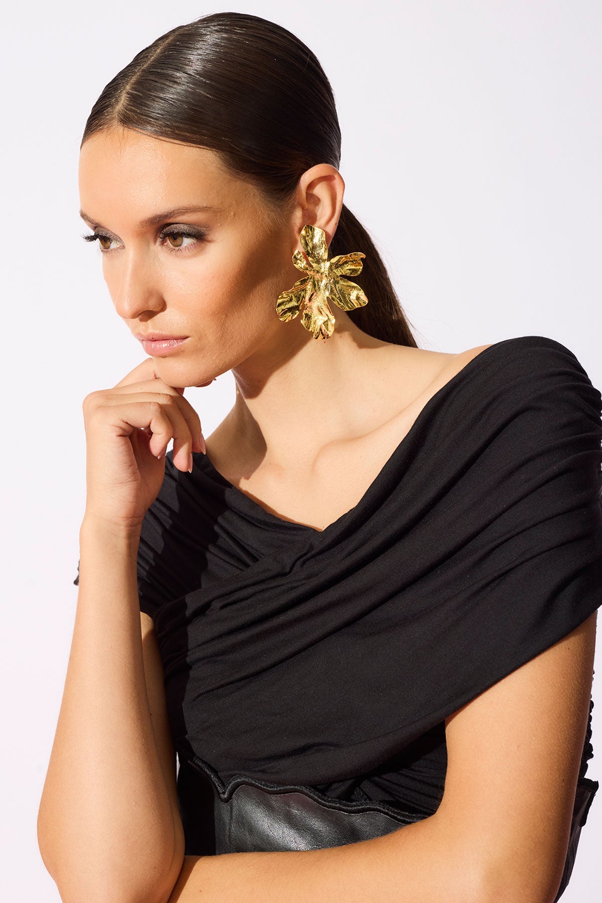 NATORI Feather Lightweight Knit Criss Cross Top