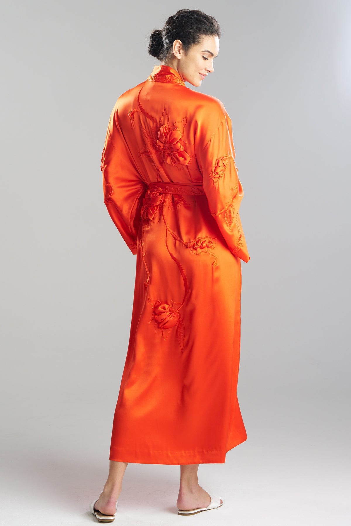 NATORI Couture Mokuren Embroidered Silk Robe