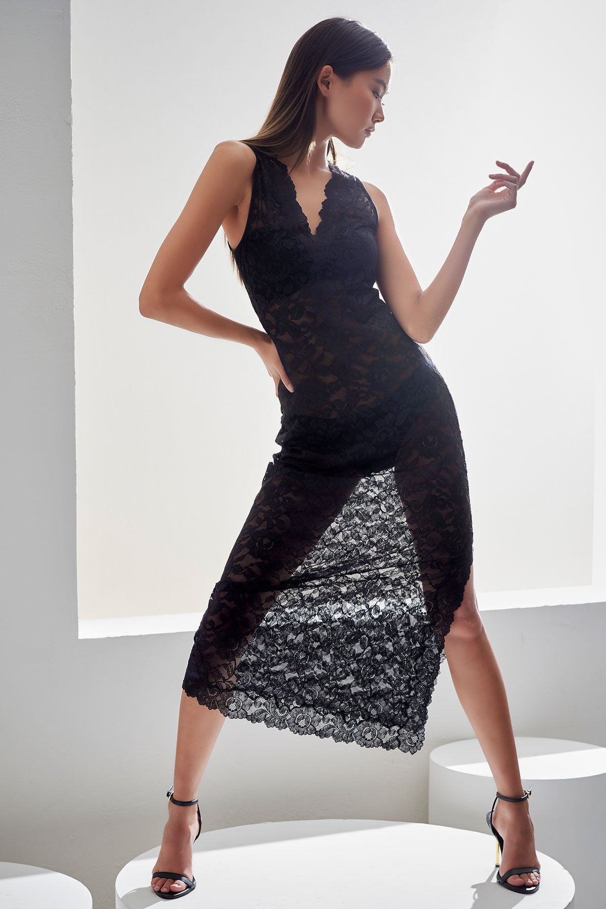 NATORI Peony Allover Lace V-Neck Slip Dress