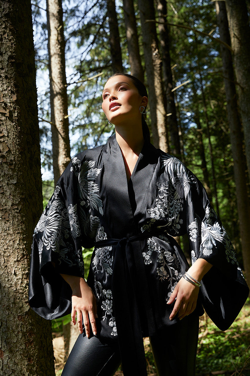 NATORI Buy Dragon Embroidery Silk Wrap in Black Online