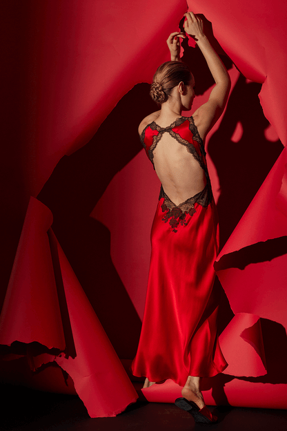 NATORI Buy Lolita Lace Trim Silk Gown in Scarlet/Ash Black Online