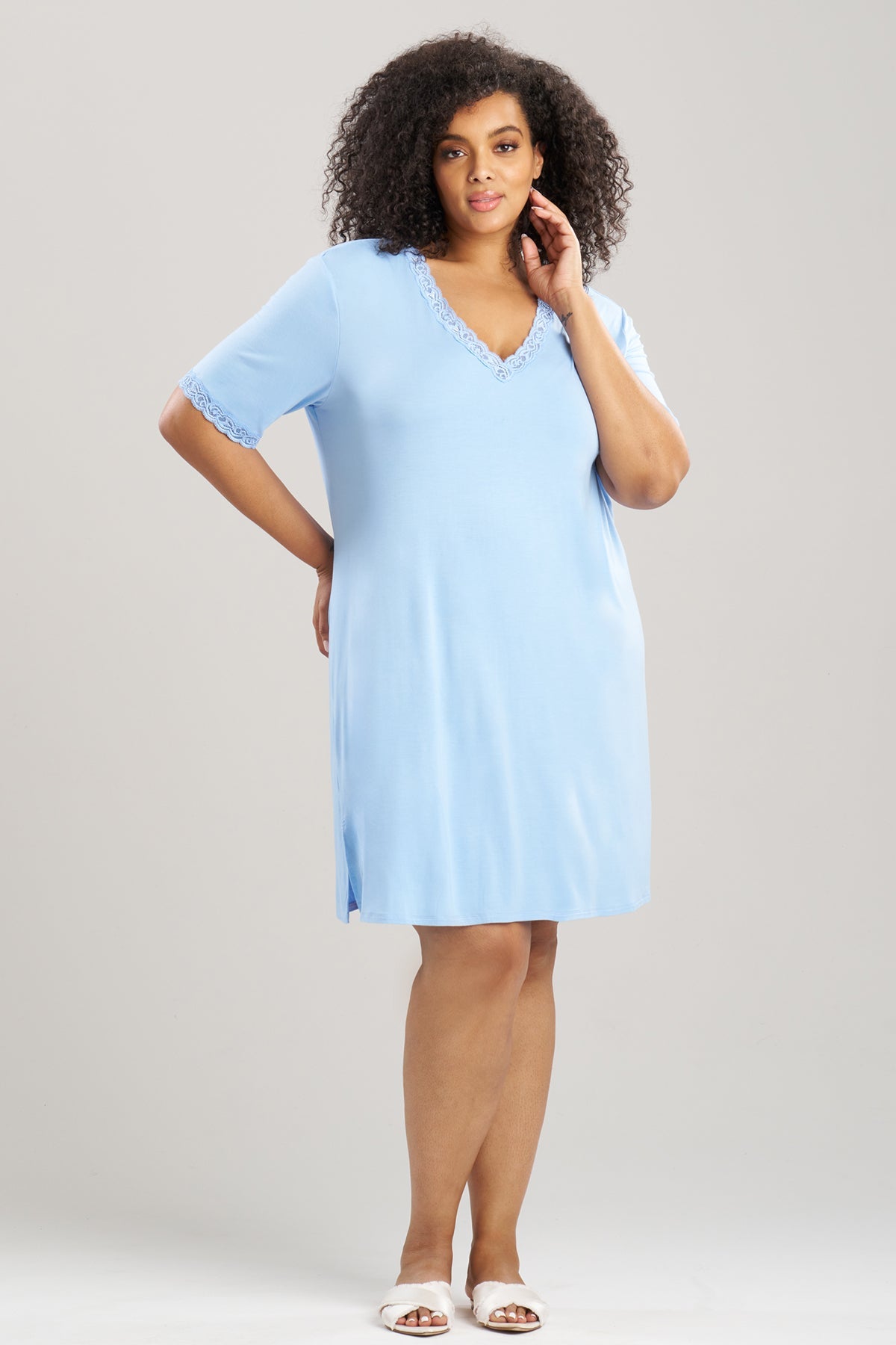 NATORI Feathers Essentials Lenzing™ Ecovero™ Viscose Lace Sleepshirt