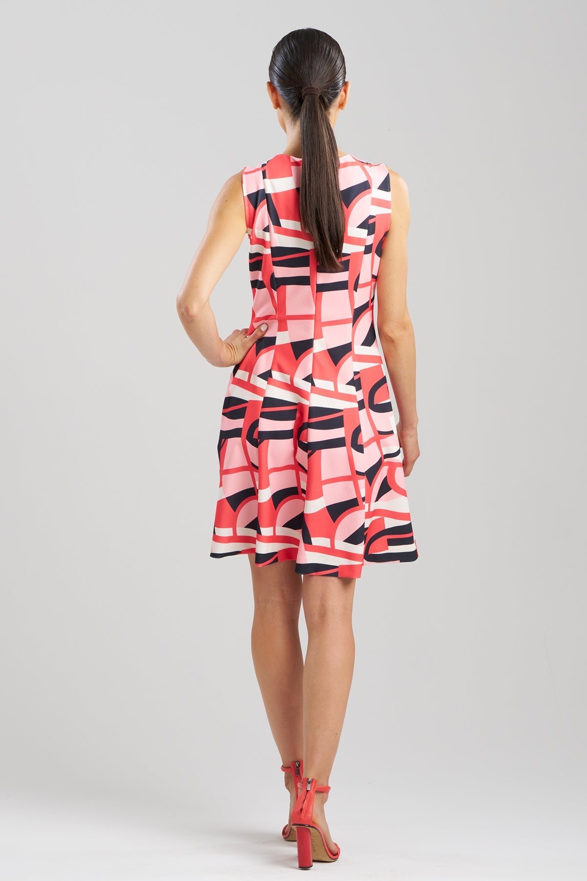 NATORI Abstract Lines Sleeveless Pleated Dress