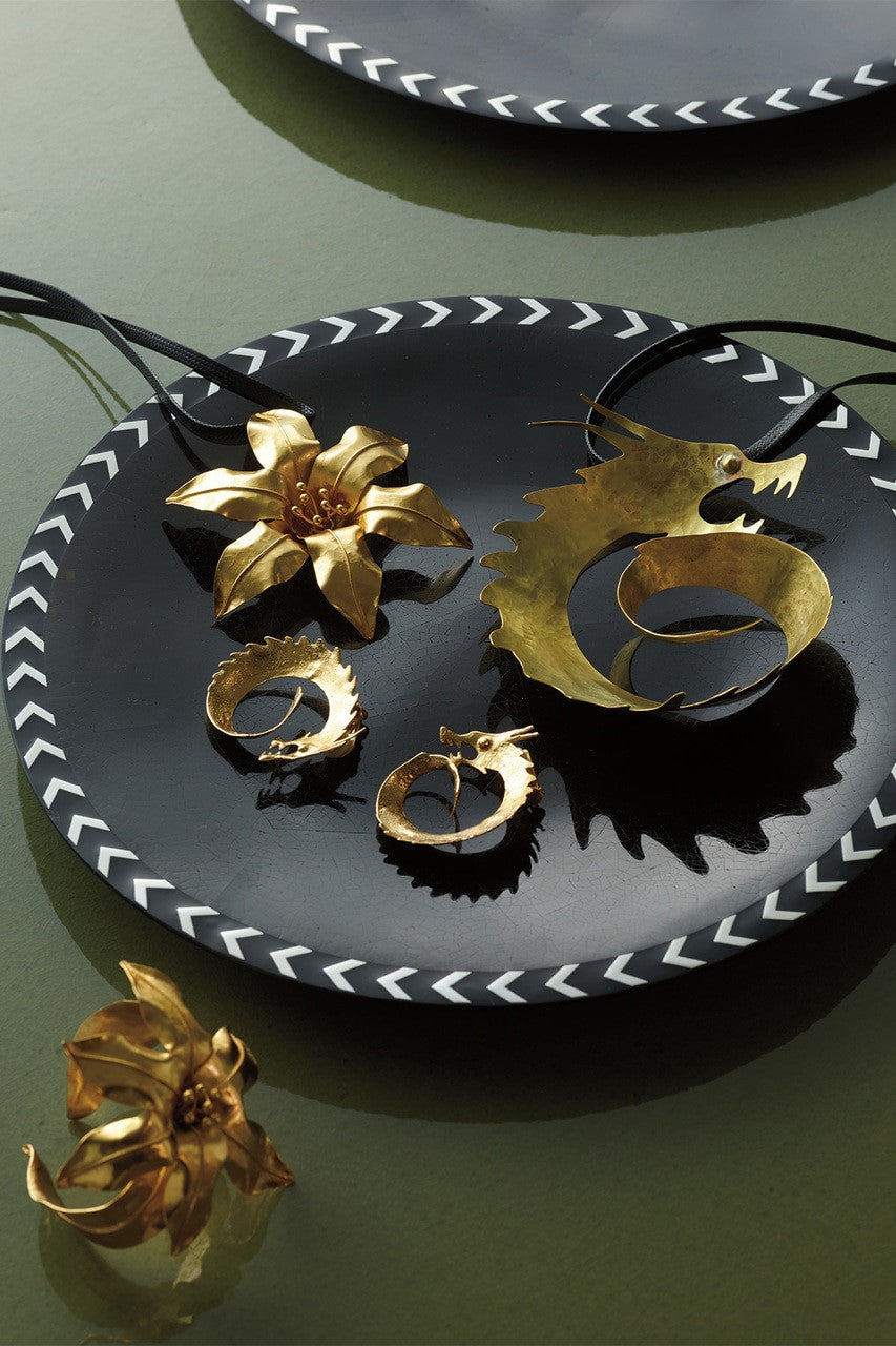 NATORI Buy Hammered Brass Swirl Dragon Necklace in Gold Online
