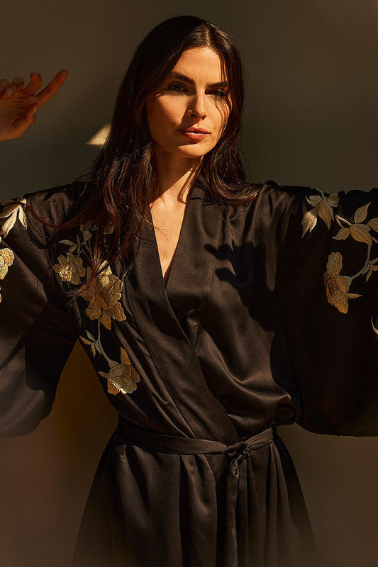 NATORI Buy Peony Blossom Embroidery Robe in Black Online