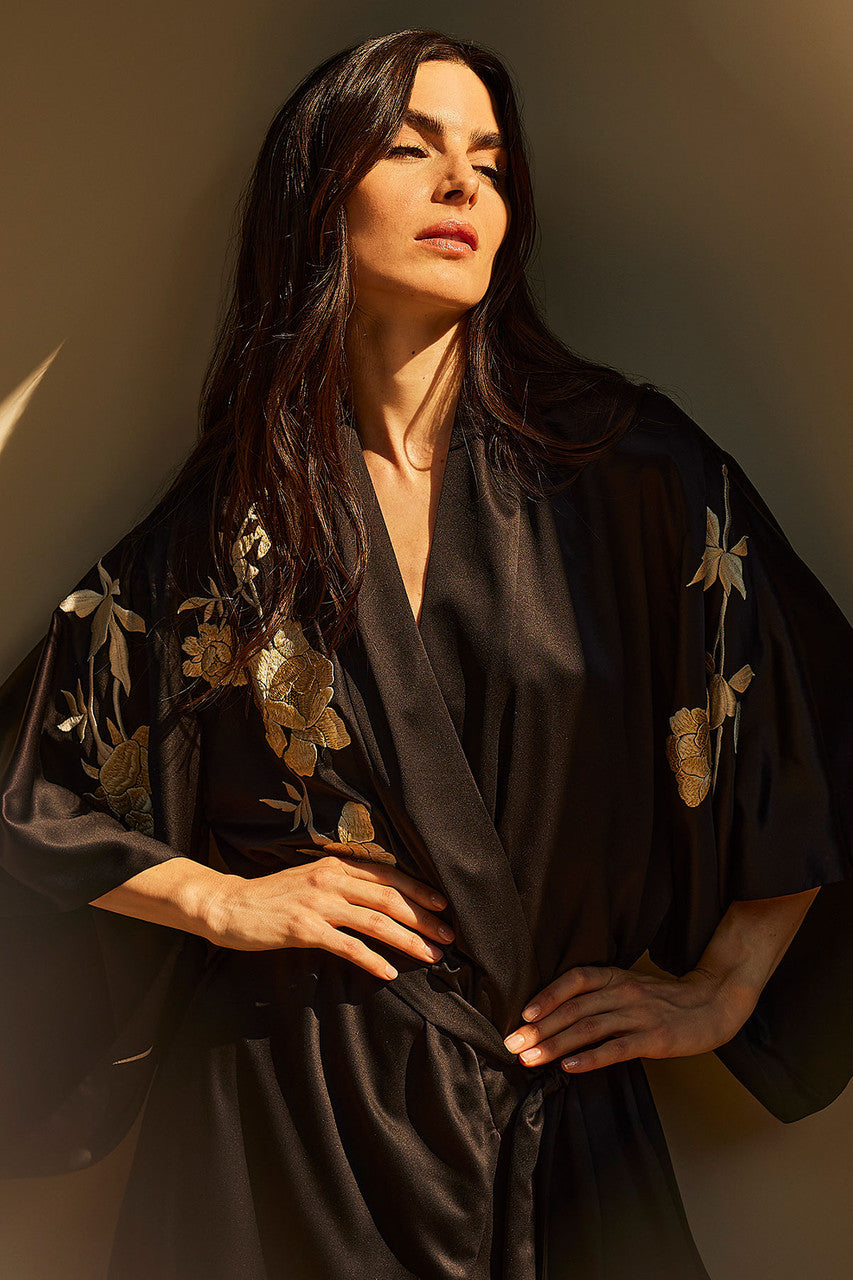 NATORI Buy Peony Blossom Embroidery Robe in Black Online